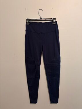 Zenana Outfitters Navy Blue Ribbed Knee Leggings